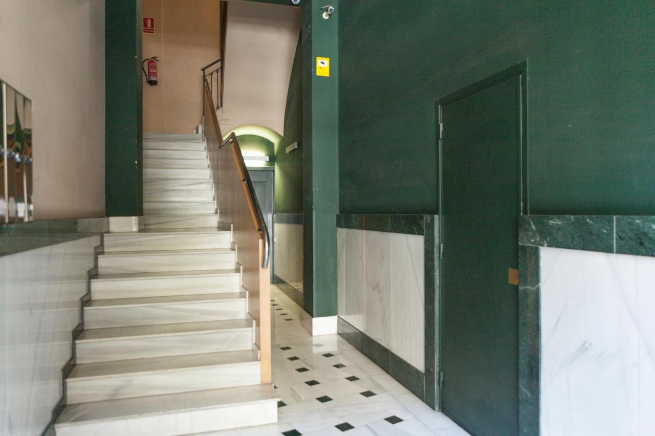Plaza Catalunya City Center Apartments Барселона Екстер'єр фото